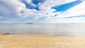 A beach with a clear sky and calm water. - Gorgeous 3-bedroom house in tranquil Westbrook perfect for relaxing getaway (Westbrook)