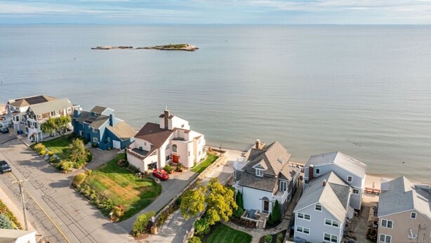 A coastal residential area with houses and a calm sea. - Gorgeous 3-bedroom house in tranquil Westbrook perfect for relaxing getaway (Westbrook)
