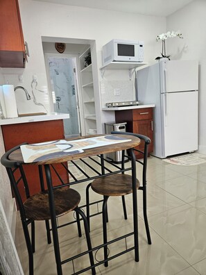 Dining - Cozy 1-bedroom studio in delightful Miramar with AC (Miramar)