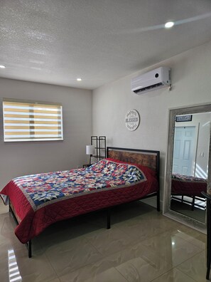 1 bedroom, iron/ironing board, free WiFi, bed sheets - Cozy 1-bedroom studio in delightful Miramar with AC (Miramar)