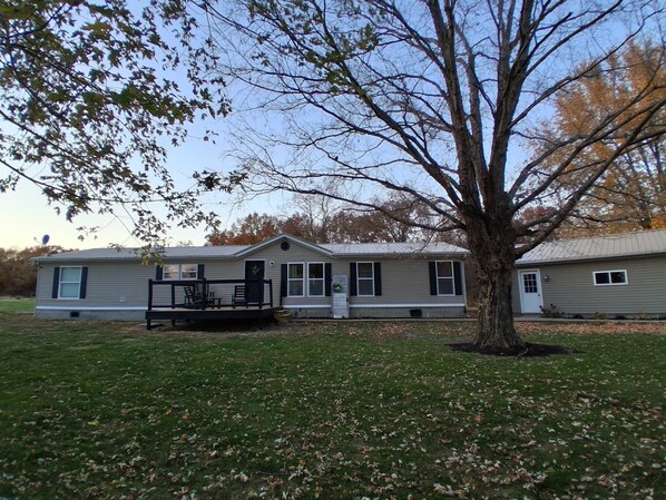 Exterior - Lakeside Haven
Come enjoy the relaxing stay next to the Lake with nature sounds (Sullivan)