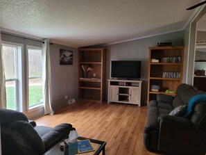 Living area - Lakeside Haven
Come enjoy the relaxing stay next to the Lake with nature sounds (Sullivan)