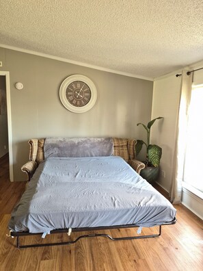 Interior - Lakeside Haven 
Come enjoy the relaxing stay next to the Lake with nature sounds (Sullivan)