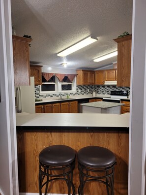 Microondas, horno, parrilla de estufa y lavavajillas 