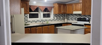 Lakeside Haven
Come enjoy the relaxing stay next to the Lake with nature sounds