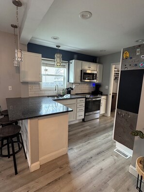 Private kitchen - Cozy 2-bedroom Home close to Downtown Columbus (Columbus)