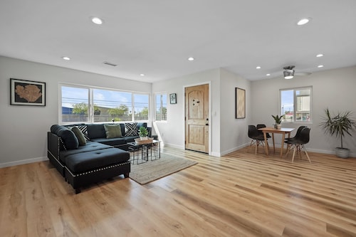 Serene 3-bedroom house with AC in welcoming Los Angeles Inglewood Adjacent