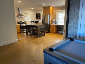Private kitchen - Cozy 2-bedroom house in superb Phoenix with refreshing AC (Phoenix)