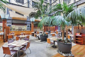 Dining - Sky-High City Retreat Level 12 Studio Apartment (Auckland)