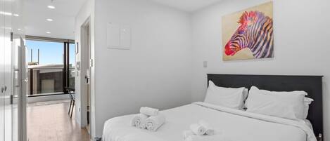 Iron/ironing board, WiFi, bed sheets