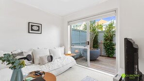 Interior - Cosy St Marys Bay Retreat with Parking (Auckland)