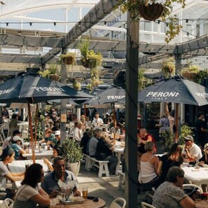 Outdoor dining - Cosy Studio in the Award-Winning Union & Co (Auckland)