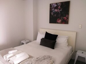 1 bedroom, iron/ironing board, free WiFi, bed sheets - Cosy Studio in the Award-Winning Union & Co (Auckland)