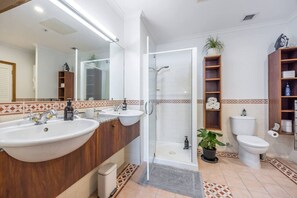 Hair dryer - Superb Stylish 3 bdrm Aptmt - Best location, Views (Auckland)