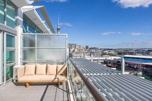 Property grounds - Superb Stylish 3 bdrm Aptmt - Best location, Views (Auckland)
