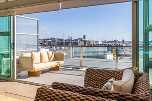 Property grounds - Superb Stylish 3 bdrm Aptmt - Best location, Views (Auckland)