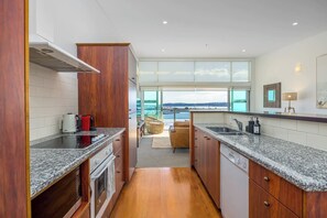 Coffee/tea maker, fridge, microwave, oven - Harbour Bridge Views — Shed 23`s Crown Jewel (Auckland)