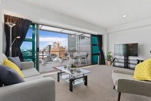 TV - Spacious Water-front Apartment -Princes Wharf 2219 (Auckland)