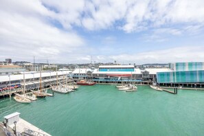 Marina - Spacious one bedroom, great location | Harbour Bri (Auckland)