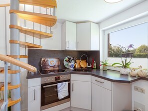 Kühlschrank, Mikrowelle, Ofen, Geschirrspüler