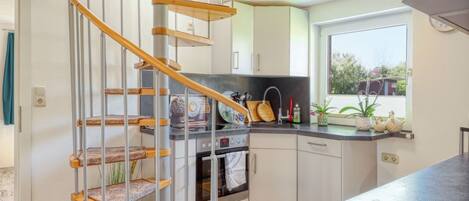 Kühlschrank, Mikrowelle, Ofen, Geschirrspüler