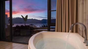 Comfort Double Room, Patio, Sea View | Deep-soaking bathtub