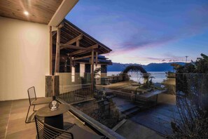 Superior Suite, Sea View | Terrace/patio - Dali Sky & Erhai Sea View Holiday Inn (Dali)