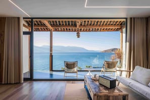Family Suite, Sea View | Balcony - Dali Sky & Erhai Sea View Holiday Inn (Dali)