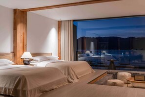 Senior Suite, Patio, Sea View | Individually decorated, individually furnished, desk, blackout drapes - Dali Sky & Erhai Sea View Holiday Inn (Dali)