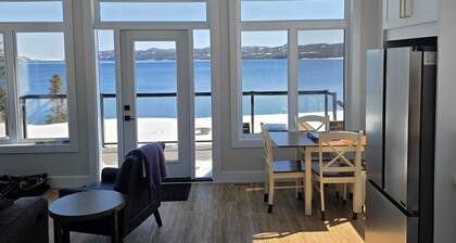 Cozy Beachfront Cottage Retreat w/ Loft Workspace, Stunning Views & Beach Access