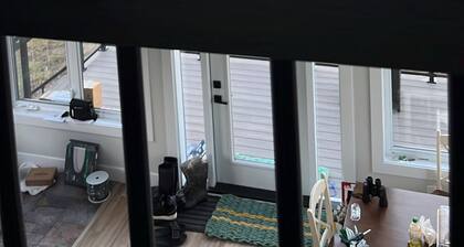 Cozy Beachfront Cottage Retreat w/ Loft Workspace, Stunning Views & Beach Access