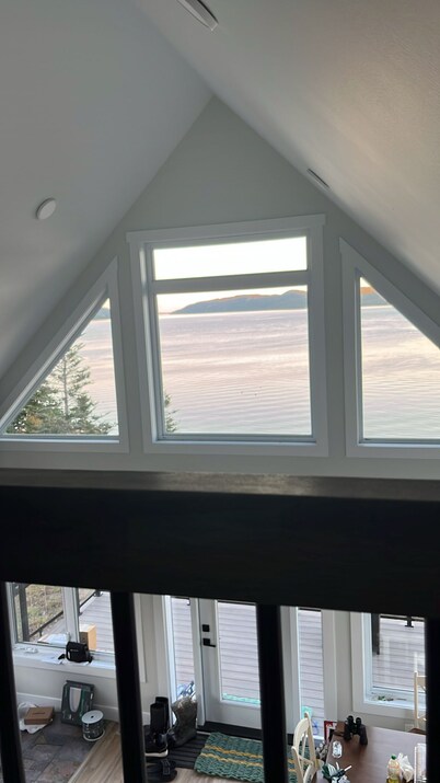 Cozy Beachfront Cottage Retreat w/ Loft Workspace, Stunning Views & Beach Access