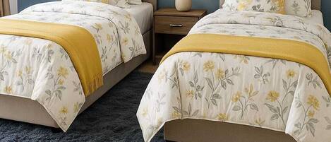 Tabla de planchar con plancha, wifi, ropa de cama