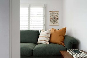 Offices, computer monitors - Homey East Launceston Retreat (Launceston City)