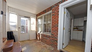 Unclassified image, 4 of 26, button - The Copper Cottage on Main-Intown- Wifi-Firepit-Remodeled Kitchen and Bath (Ducktown)