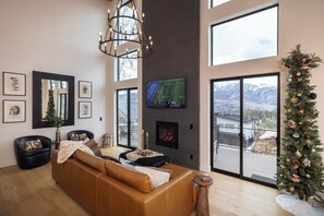 Smart TV, fireplace - Double Diamond Chalet (Durango)
