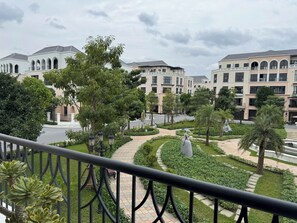 Front of property - Calmstay-Soluna Pearl Villa-Ocean Park (Van Giang)