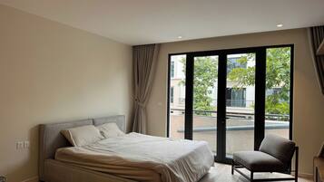 Rom – deluxe, hageutsikt | Strykejern/-brett og wi-fi (inkludert)