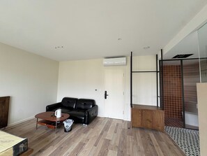 Iron/ironing board, free WiFi - Calmstay-Soluna Pearl Villa-Ocean Park (Van Giang)