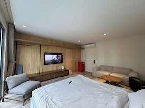 Rom – deluxe, hageutsikt | Strykejern/-brett og wi-fi (inkludert)