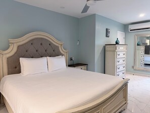 1 bedroom, in-room safe, iron/ironing board, free WiFi - THE COTTAGE: Cozy Studio, Steps Away From Grace Bay Beach and Grace Bay Strip! (Grace Bay)