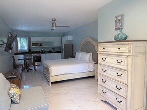 1 bedroom, in-room safe, iron/ironing board, free WiFi - THE COTTAGE: Cozy Studio, Steps Away From Grace Bay Beach and Grace Bay Strip! (Grace Bay)