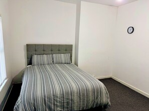 1 bedroom, bed sheets - Stylish studio in Liverpool (Liverpool)