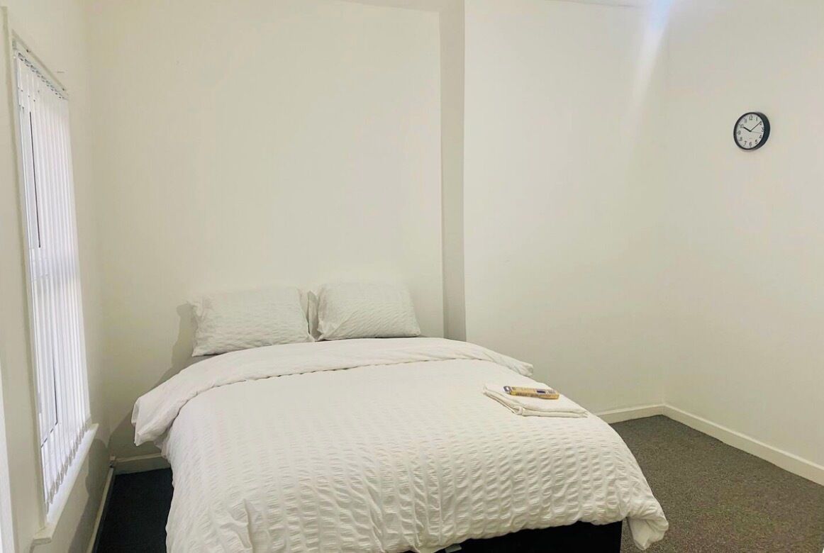 1 bedroom, bed sheets