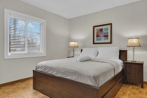 Silitysrauta/-lauta, ilmainen Wi-Fi, vuodevaatteet