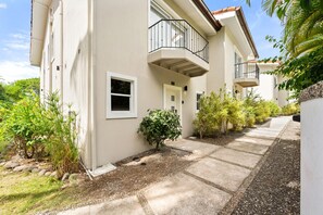 Exterior - Modern, Spacious & Steps to the Ocean (Playa Langosta)