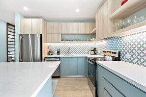 Fridge, microwave, oven, stovetop - Modern, Spacious & Steps to the Ocean (Playa Langosta)