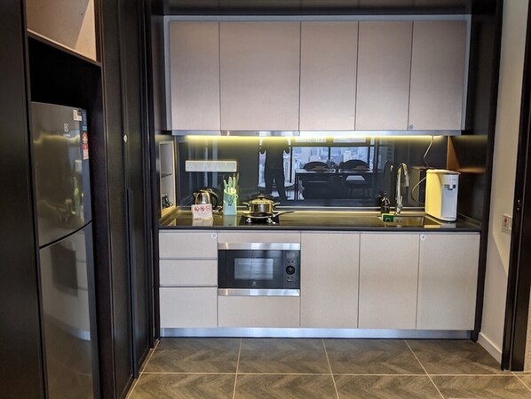 舒適開放式客房, 城市景 | 私人廚房 | 雪櫃、微波爐、廚房用具/餐具/器皿