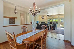Dining - Spacious home located in the La Contenta Golf Club community of Valley Springs (Valley Springs)