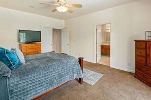 Iron/ironing board, Internet, bed sheets - Spacious home located in the La Contenta Golf Club community of Valley Springs (Valley Springs)